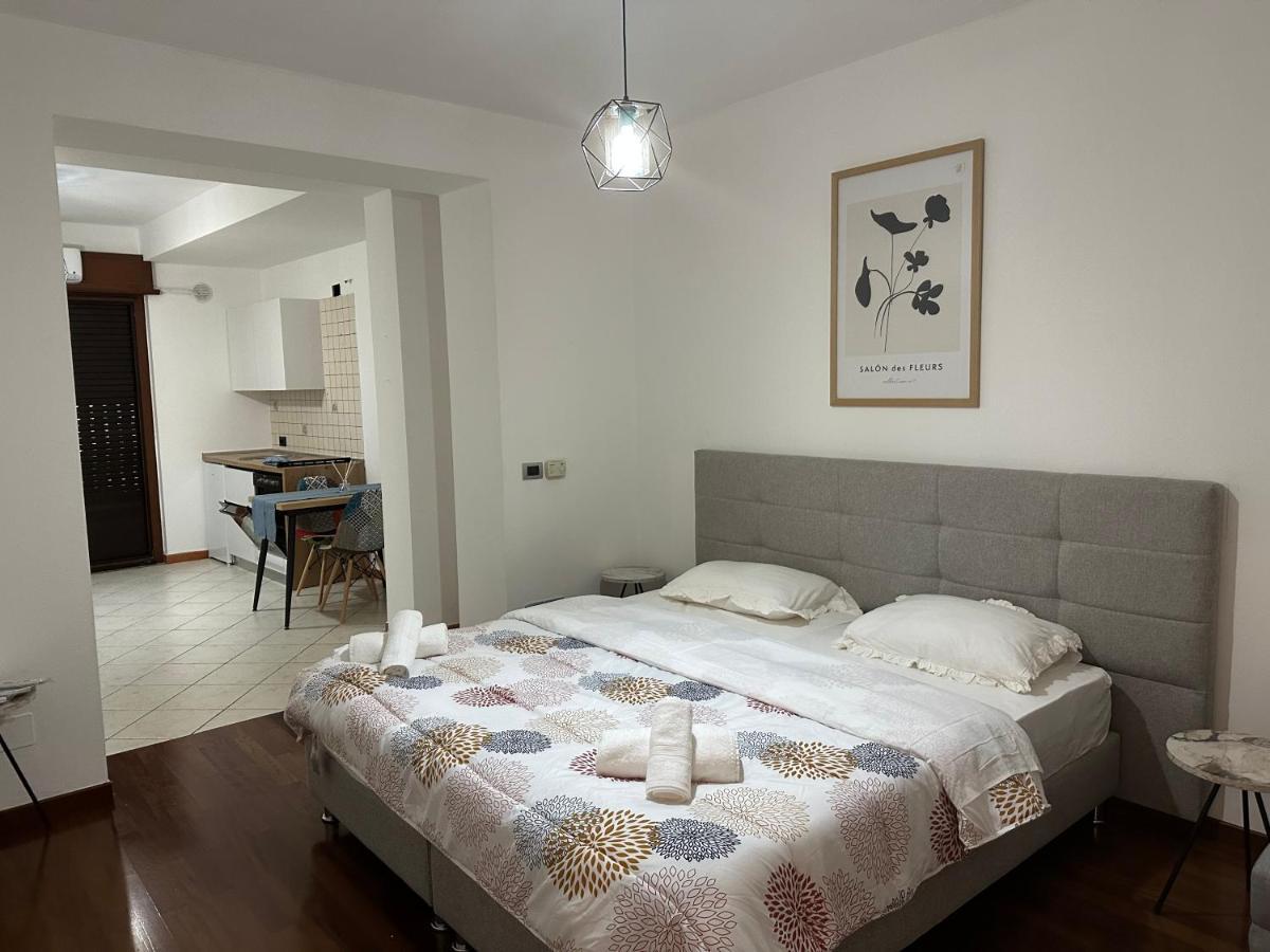 City Center Shkodra B&B Buitenkant foto