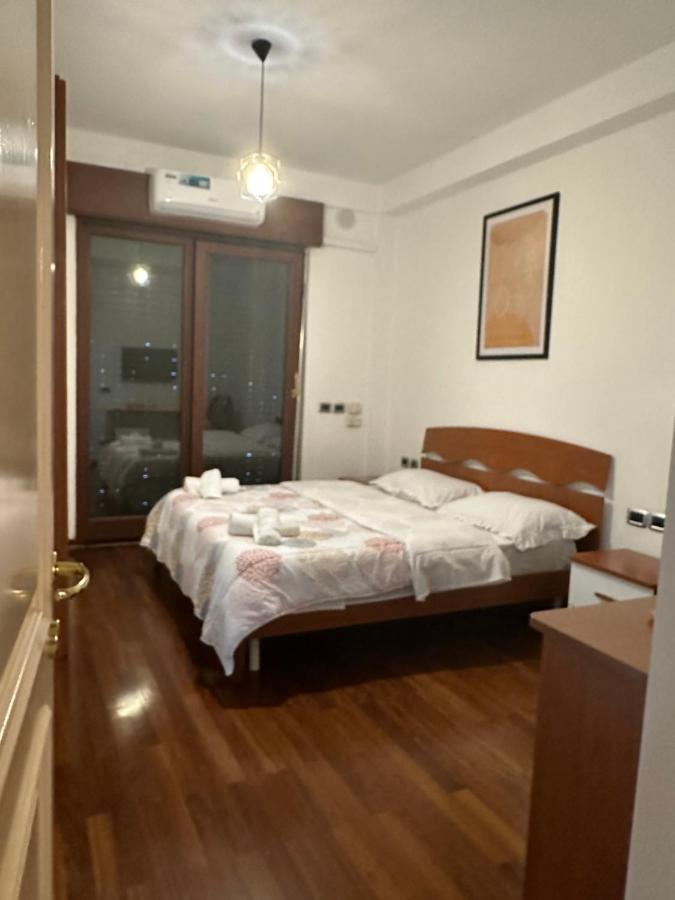 City Center Shkodra B&B Buitenkant foto