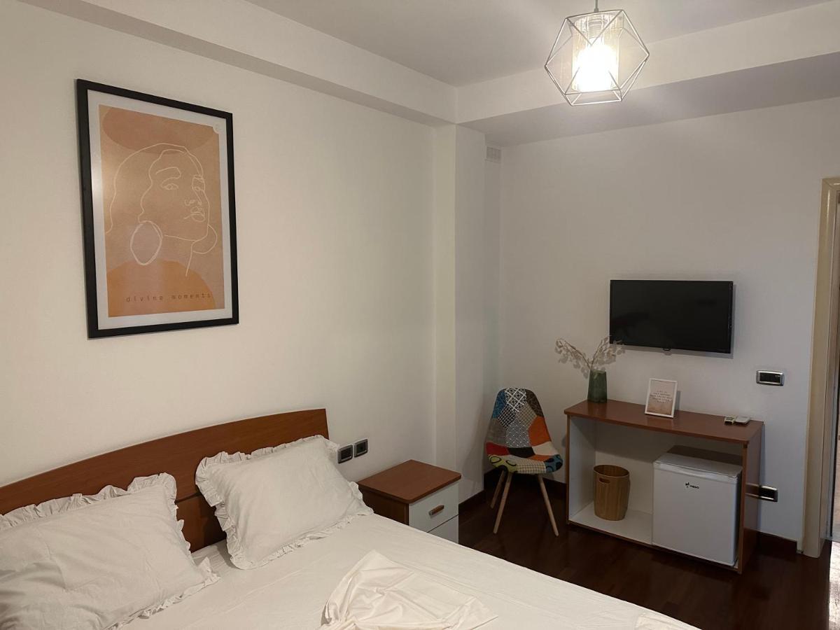 City Center Shkodra B&B Buitenkant foto